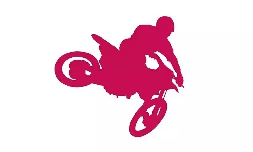 Moto derrapando