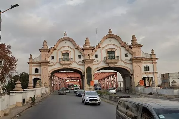 Grúa en el Puente Demonty de Lanús