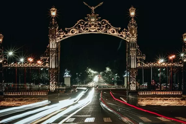 Ingreso a la Plaza Independencia de Mendoza